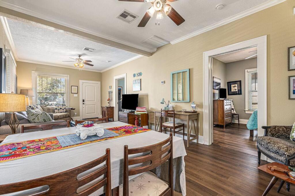 Beachy Bungalow! 2Bd, King Bed 加尔维斯敦 外观 照片