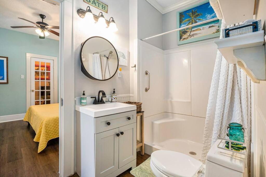 Beachy Bungalow! 2Bd, King Bed 加尔维斯敦 外观 照片