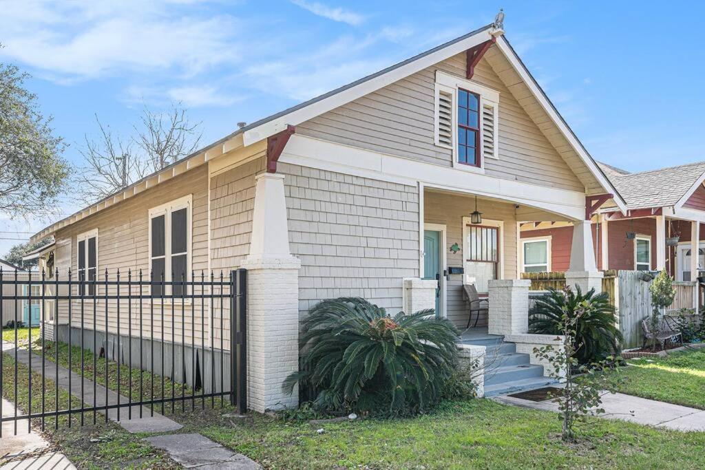 Beachy Bungalow! 2Bd, King Bed 加尔维斯敦 外观 照片