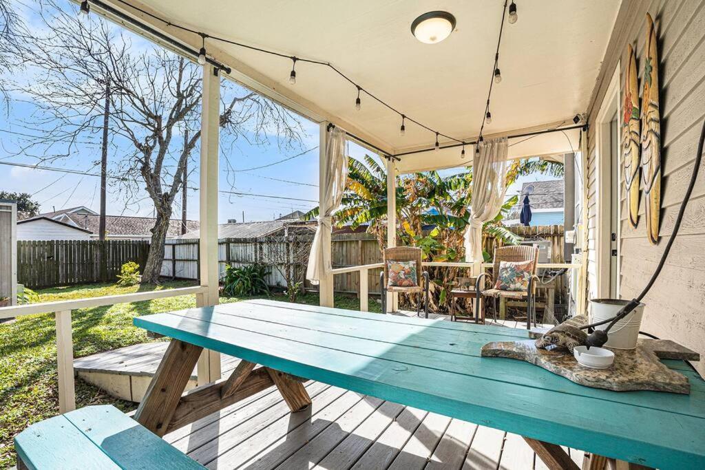 Beachy Bungalow! 2Bd, King Bed 加尔维斯敦 外观 照片