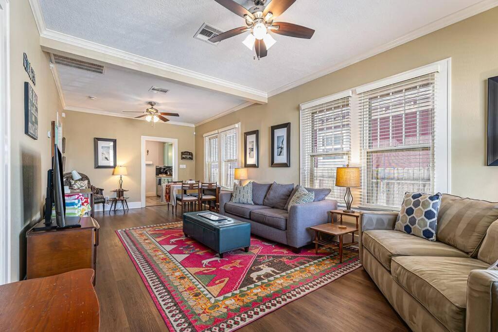 Beachy Bungalow! 2Bd, King Bed 加尔维斯敦 外观 照片